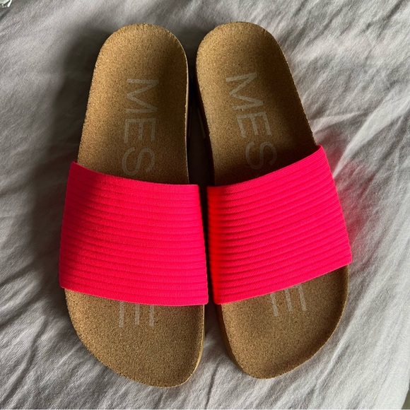 MESSAGE Bright Pink Slide Sandals - Picture 2 of 8